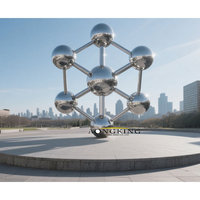 Sculpture abstraite cinétique géométrique en acier inoxydable poli miroir, grande taille, pour l'art de jardin et les objets de collection