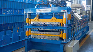 Hochwertige TR4 TR5 Doppelschicht-Dachbahn walzen form maschine Wellpappe Trapez profil Motor Getriebe motor Getriebe - Product Image 3