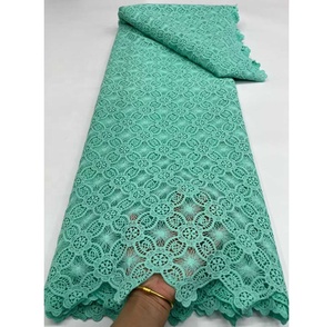 Venta al por mayor de fábrica: Cordón bordado de guipur soluble en agua, tela de encaje de 5 yardas para ropa de mujer. - Product Image 4