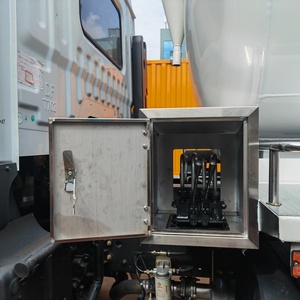 Camion d'aspiration des eaux usées Dongfeng 4x2, 12 m³ – Camion-citerne à vide avec options LHD/RHD pour l'aspiration des eaux usées et des boues - Product Image 6