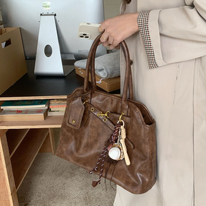 Bolso de Mano Tipo Tote para Mujer con Hebilla de Metal y Correa de Hombro - Product Image 6