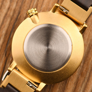 Bestseller Made in China: Orologio Resistente all'Acqua in Acciaio Inox 316L con Cinturino in Legno d'Ulivo Naturale per Uomo e Donna - Product Image 6