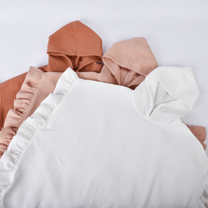 Vente en gros de serviette de plage poncho 100% coton biologique gaufré pour bébé design spécial sécurité pour enfant - Product Image 4