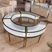 Vitrine à bijoux moderne de luxe en blanc, vitrine en verre haut de gamme pour la vente de bijoux haut de gamme
