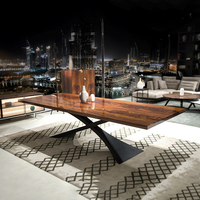 Table à manger rectangulaire de style italien moderne avec plateau en bois et pieds en métal noir, 8 places, pour appartement et hôtel