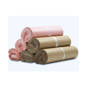 Busta <span class=keywords><strong>Postale</strong></span> in Polietilene Nero Opaco con Logo Personalizzato, <span class=keywords><strong>Confezione</strong></span> in Plastica per Spedizione di Abbigliamento, Calzini e Scarpe - Product Image 1