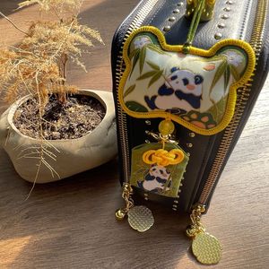 Pendentif Sachet Panda brodé cadeau d'anniversaire créatif bénédiction chinoise mignonne pour les Couples fournitures de fête promotionnelles nationales - Product Image 1