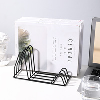 Étagère à livres et à journaux en métal triangulaire moderne simple, support à livres, petite bibliothèque, rangement de bureau, décoration