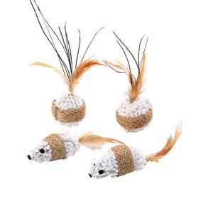 Souris et boule en sisal motif chat, boule avec plume