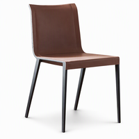 Chaise de salle à manger à structure métallique avec siège rembourré, dossier incurvé et pieds fins, marron, style minimaliste contemporain