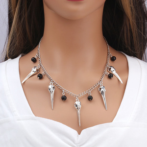 Collar de metal oscuro de Halloween con colgantes de calavera puntiaguda, joyería de fiesta de aleación de zinc con diseño de borlas - Product Image 1