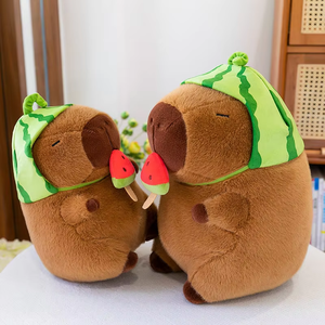 Peluche Capybara avec chapeau pastèque 100% polyester extensible et articulée pour garçons et filles - Product Image 3