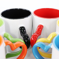 Mug en céramique à sublimation avec poignée en forme de cœur, couleur intérieure personnalisée, tasse à thé, à lait, à café vierge pour impression de logo ou de photo