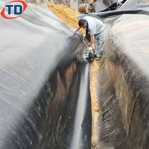 户外瀑布鱼池衬垫用土工膜 土工膜 <span class=keywords><strong>HDPE</strong></span> 2mm 用于大坝衬垫 1mm 1.5mm 虾池衬垫 45mil - Product Image 2
