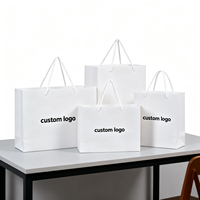 Sacs cadeaux en papier kraft avec logo personnalisé, vente chaude de la marque, cartes argentées, cartes en carton ivoire, pour vêtements, shopping, bijoux, montres