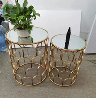 Table basse de luxe en fer finition dorée, ensemble de meubles durables et écologiques pour salon