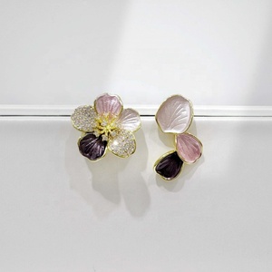 Boucles d'oreilles personnalisées en argent sterling 925, uniques, pour fêtes d'été, colorées, tendance, pour femmes, grandes fleurs en émail vert, style exagéré - Product Image 5