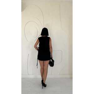 Chaleco Negro para Mujer con Cordones Laterales, Estilo Vestido Mini sin Mangas - Product Image 4