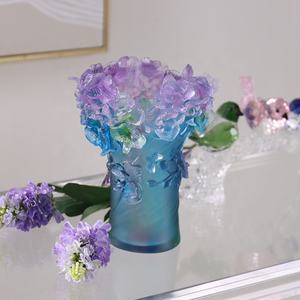 Jarrón Decorativo Artístico para el Hogar con Degradado de Color Morado y Diseño de Hortensias - Product Image 3