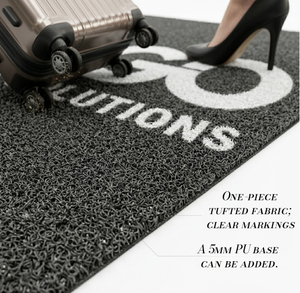 Gazon artificiel personnalisé avec logo, revêtement de sol de luxe pour salons professionnels, tapis en gazon commercial à motifs incrustés pour les boutiques éphémères de marque et les expositions - Product Image 4