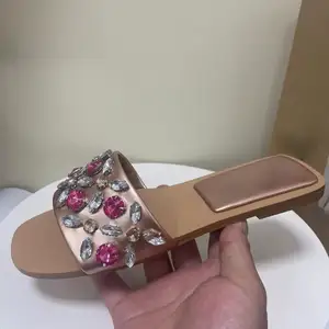 Babouches Femme Confortables et Antidérapantes avec Strass Colorés, Sandales Plates Fantaisie d'Été pour l'Extérieur - Product Image 2