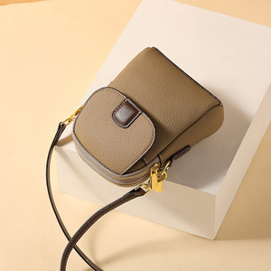 Bolso Bandolera de Cuero Genuino para Mujer A-122, Nuevo Bolso de Mano de Cuero Genuino a la Moda para Mujer - Product Image 3