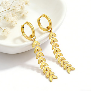 ต่างหูพู่ใบไม้สไตล์ยุโรป ชุบทอง 18k โลหะผสมสังกะสี เครื่องประดับสำหรับงานปาร์ตี้ - Product Image 1