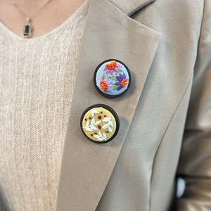 Broche créative faite à la main, bijoux brodés, design de fleurs et de feuilles, badge mignon de dessin animé, accessoires pour enfants et couples - Product Image 1