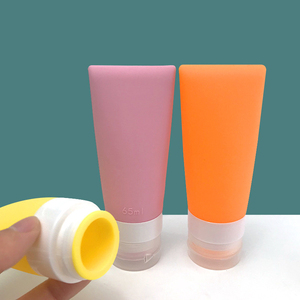 Ensemble de flacons de voyage en silicone personnalisés pour les produits de beauté avec accessoires - Product Image 3