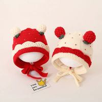 Gorro de bebé bonito de invierno con protección para los oídos de encaje gorro de punto de fresa para niños y niñas tela común