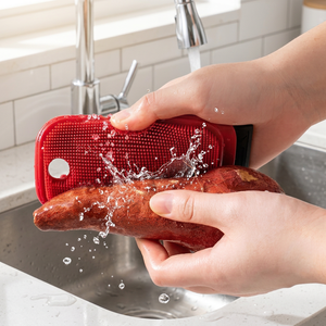 Brosse à récurer en silicone 3-en-1 avec racloir, outil de nettoyage de cuisine multifonctionnel de qualité alimentaire pour vaisselle, casseroles et légumes - Product Image 4