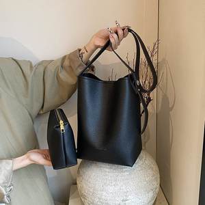 Sac seau en cuir grainé marron, style minimaliste, bandoulière réglable, sac bandoulière femme. - Product Image 3