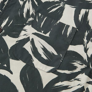 Vente en gros de chemise style vacances hawaïennes à manches courtes en coton popeline imprimée pour adultes pour la saison d'automne vêtements de vacances d'été pour hommes - Product Image 5