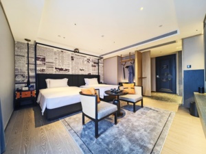 Sedie in Legno Massello Personalizzate per Ristoranti, Arredamento Commerciale Moderno, Adatte per Progetti di Caffè e Lounge di Hotel - Product Image 1