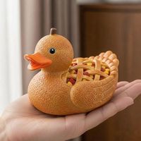 Nouvel Arrivage Transfrontalier Adorable Figurine Décorative en Résine Thème Dessin Animé Canard Gâteau aux Fruits Anime Mignon Créatif avec Confettis