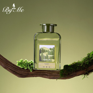 Bouteille carrée verte <span class=keywords><strong>grande</strong></span> capacité 150 ml personnalisée Bai Mi avec motif forestier, ensemble de liquide d'évaporation d'aromathérapie sans flamme, longue durée - Product Image 2