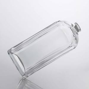 Vente en gros de flacons de <span class=keywords><strong>parfum</strong></span> en verre semi-circulaires 63ml/100ml en verre super flint avec bouchon en liège, étanches, impression personnalisée sur la surface, boîte incluse - Product Image 5