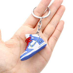 พวงกุญแจรองเท้าทรง <span class=keywords><strong>Dunk</strong></span> <span class=keywords><strong>High</strong></span>-Top แบบ OEM/ODM และจี้ห้อยกระเป๋า สินค้าอุปกรณ์เสริมแบบกล่องสุ่มสุดฮิต - Product Image 4