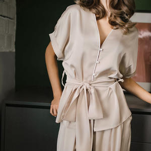 Style branché Service OEM & ODM Vêtements de nuit en soie satinée personnalisés Vêtements de détente de luxe 2 pièces Ensemble de vêtements de nuit pyjamas pour femmes - Product Image 1