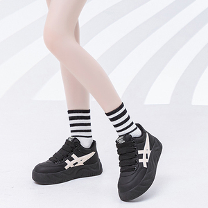 Chaussures de printemps pour <span class=keywords><strong>femme</strong></span> les plus vendues, faible MOQ, baskets pour <span class=keywords><strong>femme</strong></span>, respirantes, chaussures décontractées doublées de fourrure, chaussures de marche - Product Image 1