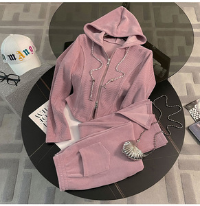Nuovo Stile Donna: <span class=keywords><strong>Top</strong></span> Corto con Cappuccio e Pantaloni Larghi con Spacco, Set Sportivo Casual in 2 Pezzi - Product Image 1
