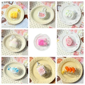 ของเล่นบีบเคี้ยวรูปอาหารน่ารัก ทำจากซิลิโคนเกรดอาหาร รูปเค้ก ไอศกรีม ขนมปัง บีบแล้วคืนรูปช้าๆ ช่วยคลายเครียด - Product Image 6