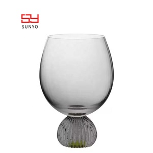 Ensemble de verres à vin en <span class=keywords><strong>verre</strong></span> fantaisie de style <span class=keywords><strong>médiéval</strong></span> vintage, à pied épais, à fond rond, vert et rayé - Product Image 1