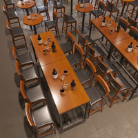 Tables et chaises de bar en bois massif, tabourets de bar, canapés de pub de style industriel, sièges de banquette, comptoir de bar chic pour salon de bar