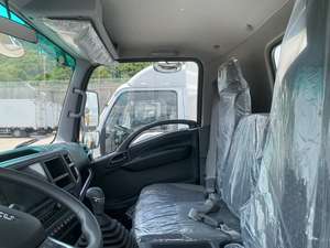 Мини-эвакуатор Isuzu 120 л.с. с ABS, 5-ступенчатой коробкой передач, платформой 5 м, грузоподъемностью 3-7 тонн, настраиваемый, для продажи - Product Image 4