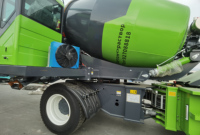 Camion malaxeur à béton tout-terrain autochargeur 4m³ à forte capacité de montée pour les projets de durcissement des routes et de protection des pentes