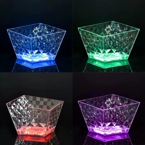Seau à glace LED en plastique transparent de luxe irrégulier pour <span class=keywords><strong>champagne</strong></span> et vin, idéal pour les soirées en boîte de nuit, avec logo personnalisé - Product Image 4