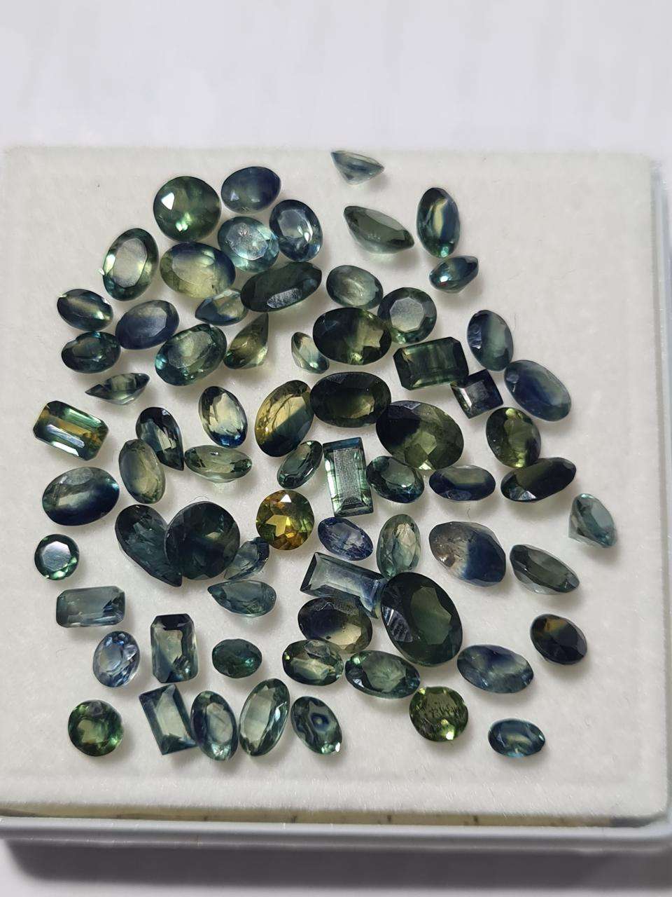 สีเขียว