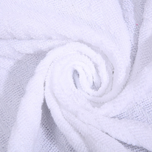 Serviette de prière Ihram blanche 105x210cm à séchage rapide avec pompons pour la prière islamique - Product Image 4
