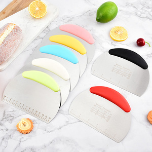 Raspador de Masa Multicolor de Acero Inoxidable con Escala de Medición y Mango Antideslizante, Herramienta para Hornear Jiaqi WRL-kitchen 34 16.2x12cm - Product Image 1